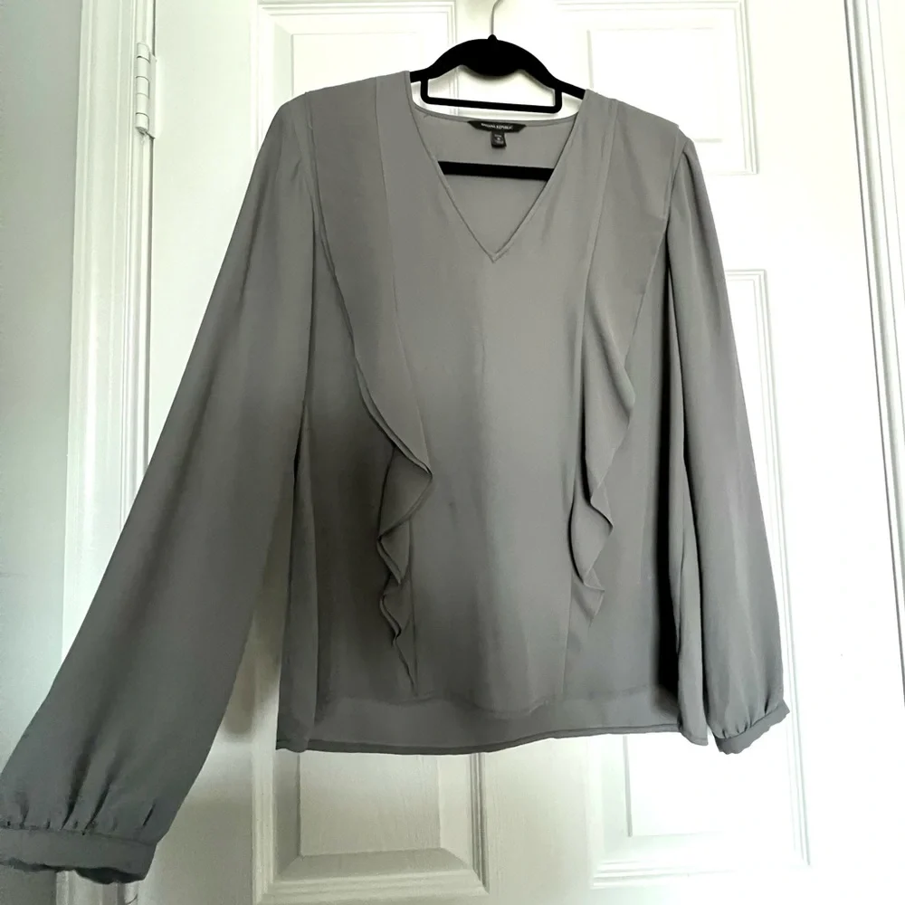 BANANA REPUBLIC Crepe Flounce Blouse-Gray-Size Small Petite - Picture 2 of 6